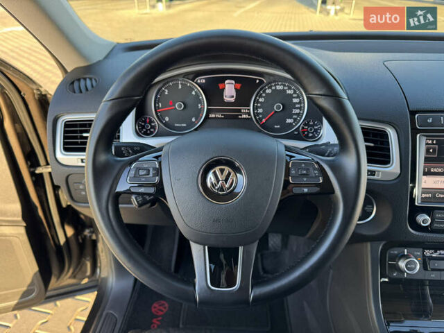 Коричневый Фольксваген Туарег, объемом двигателя 3 л и пробегом 220 тыс. км за 26500 $, фото 35 на Automoto.ua