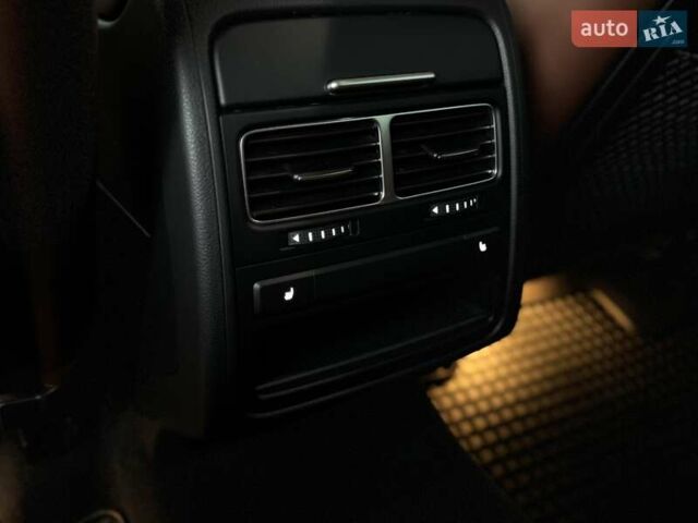 Коричневий Фольксваген Туарег, об'ємом двигуна 2.97 л та пробігом 220 тис. км за 28990 $, фото 46 на Automoto.ua