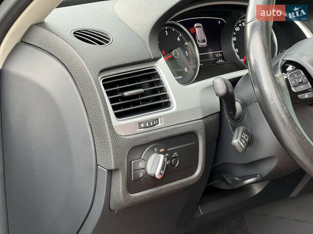 Коричневый Фольксваген Туарег, объемом двигателя 3 л и пробегом 220 тыс. км за 29800 $, фото 27 на Automoto.ua