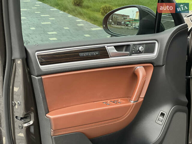 Коричневый Фольксваген Туарег, объемом двигателя 3 л и пробегом 220 тыс. км за 29800 $, фото 25 на Automoto.ua