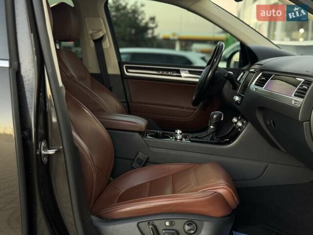 Коричневий Фольксваген Туарег, об'ємом двигуна 2.97 л та пробігом 220 тис. км за 28990 $, фото 63 на Automoto.ua