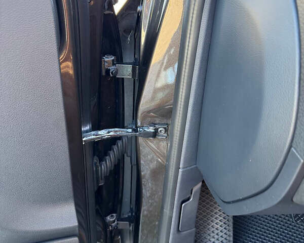 Коричневий Фольксваген Туарег, об'ємом двигуна 2.97 л та пробігом 256 тис. км за 26000 $, фото 27 на Automoto.ua