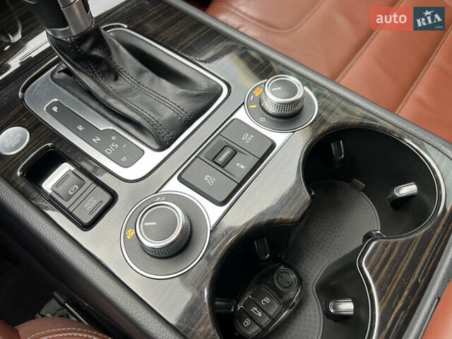 Коричневый Фольксваген Туарег, объемом двигателя 3 л и пробегом 220 тыс. км за 29800 $, фото 50 на Automoto.ua