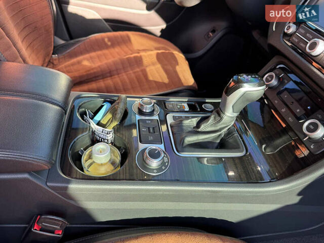 Коричневий Фольксваген Туарег, об'ємом двигуна 2.97 л та пробігом 256 тис. км за 26000 $, фото 9 на Automoto.ua