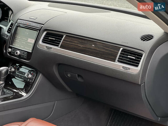 Коричневый Фольксваген Туарег, объемом двигателя 3 л и пробегом 220 тыс. км за 29800 $, фото 48 на Automoto.ua
