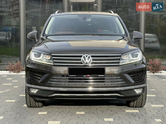 Коричневый Фольксваген Туарег, объемом двигателя 3 л и пробегом 220 тыс. км за 29800 $, фото 3 на Automoto.ua