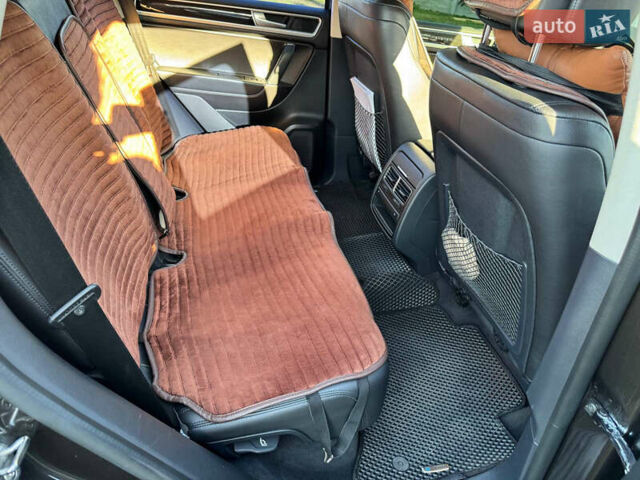 Коричневий Фольксваген Туарег, об'ємом двигуна 2.97 л та пробігом 256 тис. км за 26000 $, фото 5 на Automoto.ua