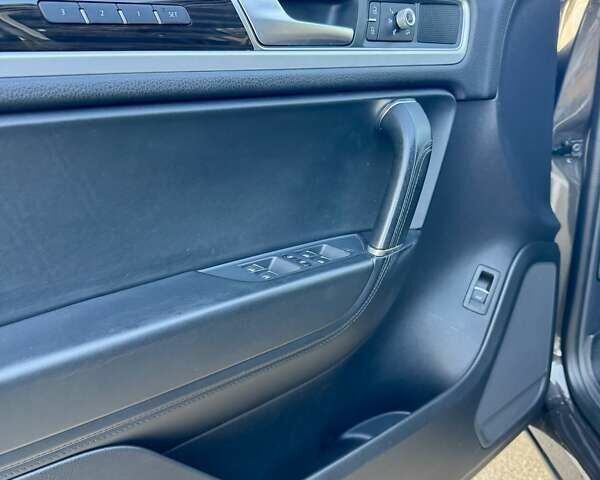 Коричневый Фольксваген Туарег, объемом двигателя 2.97 л и пробегом 155 тыс. км за 31000 $, фото 12 на Automoto.ua