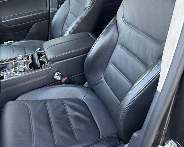 Коричневий Фольксваген Туарег, об'ємом двигуна 3 л та пробігом 154 тис. км за 33300 $, фото 5 на Automoto.ua