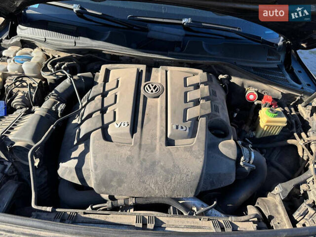 Коричневий Фольксваген Туарег, об'ємом двигуна 2.97 л та пробігом 256 тис. км за 26000 $, фото 15 на Automoto.ua