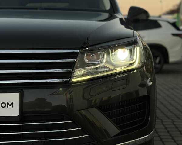 Коричневий Фольксваген Туарег, об'ємом двигуна 2.97 л та пробігом 220 тис. км за 28990 $, фото 27 на Automoto.ua