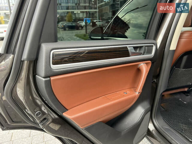 Коричневый Фольксваген Туарег, объемом двигателя 3 л и пробегом 220 тыс. км за 29800 $, фото 31 на Automoto.ua