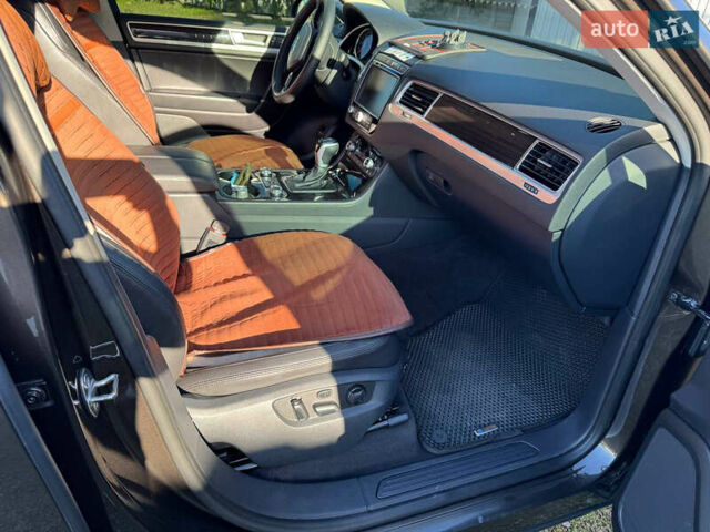 Коричневий Фольксваген Туарег, об'ємом двигуна 2.97 л та пробігом 256 тис. км за 26000 $, фото 6 на Automoto.ua