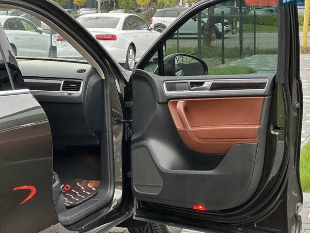 Коричневый Фольксваген Туарег, объемом двигателя 3 л и пробегом 220 тыс. км за 29800 $, фото 44 на Automoto.ua