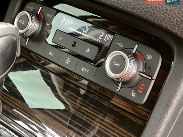 Коричневый Фольксваген Туарег, объемом двигателя 3 л и пробегом 220 тыс. км за 29800 $, фото 49 на Automoto.ua