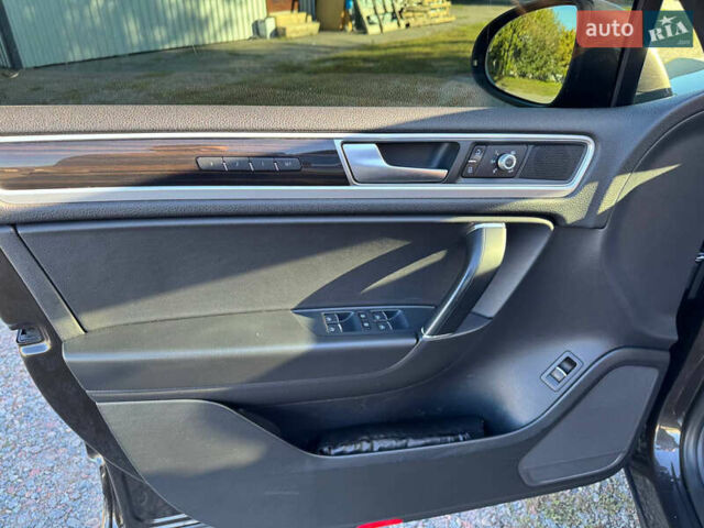 Коричневий Фольксваген Туарег, об'ємом двигуна 2.97 л та пробігом 256 тис. км за 26000 $, фото 31 на Automoto.ua