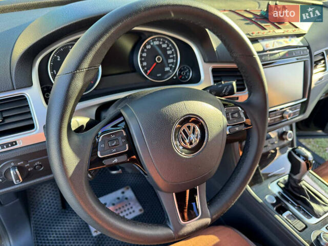 Коричневий Фольксваген Туарег, об'ємом двигуна 2.97 л та пробігом 256 тис. км за 26000 $, фото 28 на Automoto.ua