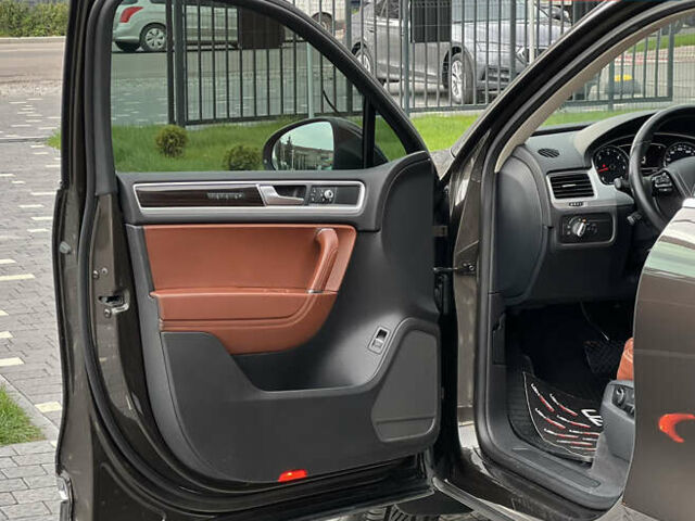 Коричневый Фольксваген Туарег, объемом двигателя 3 л и пробегом 220 тыс. км за 29800 $, фото 24 на Automoto.ua