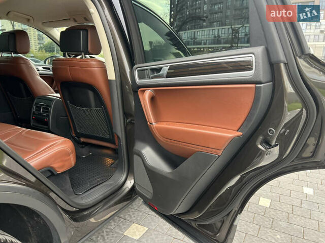 Коричневый Фольксваген Туарег, объемом двигателя 3 л и пробегом 220 тыс. км за 29800 $, фото 35 на Automoto.ua