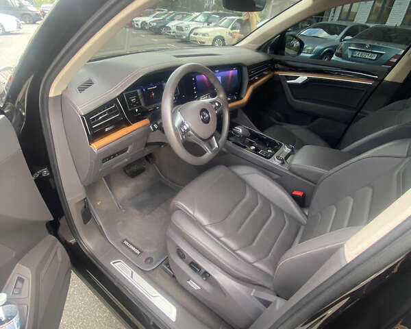 Коричневый Фольксваген Туарег, объемом двигателя 3 л и пробегом 90 тыс. км за 50000 $, фото 5 на Automoto.ua