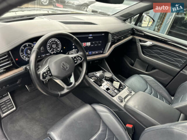 Коричневий Фольксваген Туарег, об'ємом двигуна 3 л та пробігом 106 тис. км за 55888 $, фото 16 на Automoto.ua