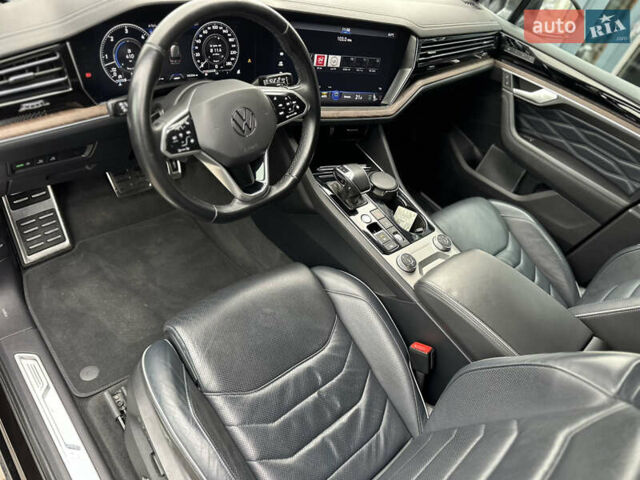 Коричневий Фольксваген Туарег, об'ємом двигуна 3 л та пробігом 106 тис. км за 55888 $, фото 10 на Automoto.ua