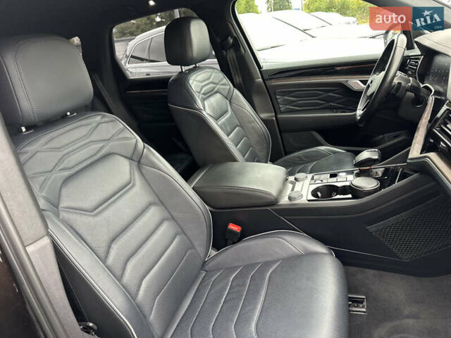 Коричневий Фольксваген Туарег, об'ємом двигуна 3 л та пробігом 106 тис. км за 55888 $, фото 13 на Automoto.ua