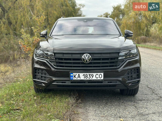 Коричневый Фольксваген Туарег, объемом двигателя 2.97 л и пробегом 255 тыс. км за 45900 $, фото 1 на Automoto.ua