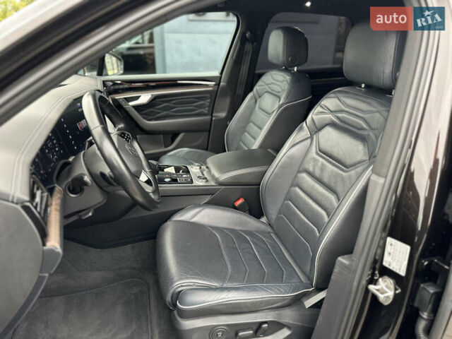 Коричневий Фольксваген Туарег, об'ємом двигуна 3 л та пробігом 106 тис. км за 55888 $, фото 11 на Automoto.ua