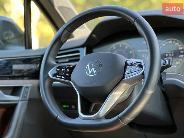 Коричневый Фольксваген Туарег, объемом двигателя 3 л и пробегом 47 тыс. км за 60999 $, фото 21 на Automoto.ua