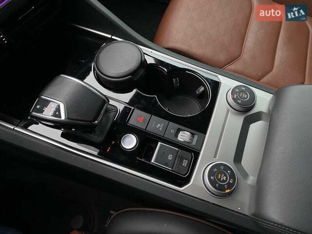 Коричневий Фольксваген Туарег, об'ємом двигуна 2.99 л та пробігом 48 тис. км за 69000 $, фото 19 на Automoto.ua