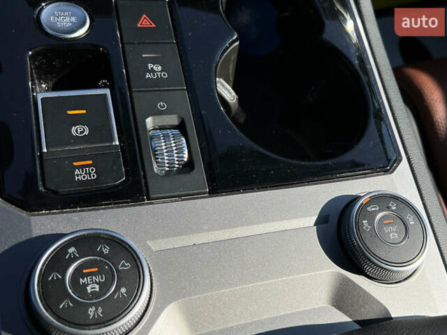 Коричневый Фольксваген Туарег, объемом двигателя 3 л и пробегом 47 тыс. км за 60999 $, фото 13 на Automoto.ua