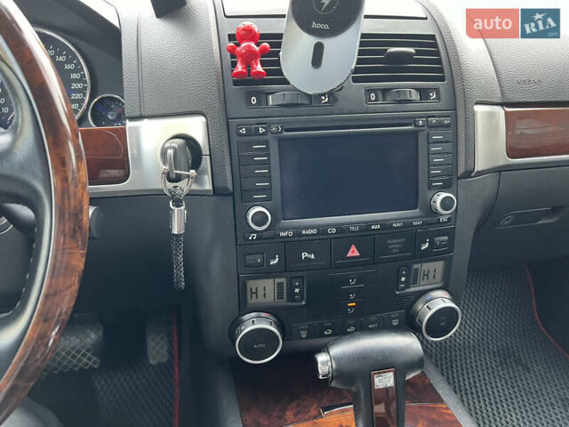 Красный Фольксваген Туарег, объемом двигателя 2.5 л и пробегом 252 тыс. км за 3600 $, фото 21 на Automoto.ua