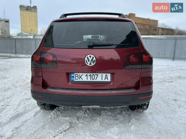 Красный Фольксваген Туарег, объемом двигателя 2.5 л и пробегом 252 тыс. км за 3600 $, фото 6 на Automoto.ua