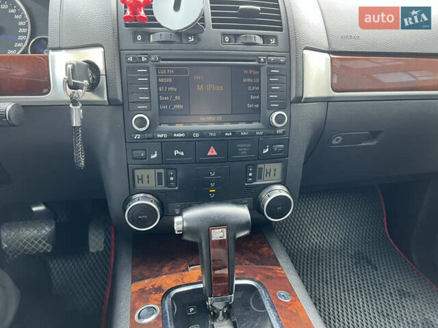 Красный Фольксваген Туарег, объемом двигателя 2.5 л и пробегом 252 тыс. км за 3600 $, фото 22 на Automoto.ua