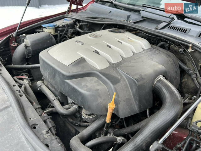 Красный Фольксваген Туарег, объемом двигателя 2.5 л и пробегом 252 тыс. км за 3600 $, фото 20 на Automoto.ua