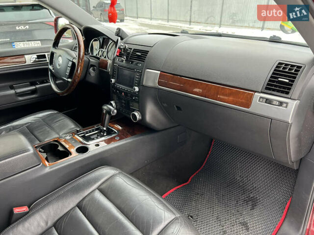 Красный Фольксваген Туарег, объемом двигателя 2.5 л и пробегом 252 тыс. км за 3600 $, фото 11 на Automoto.ua