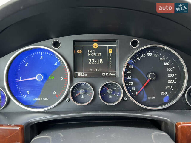 Красный Фольксваген Туарег, объемом двигателя 2.5 л и пробегом 252 тыс. км за 3600 $, фото 23 на Automoto.ua