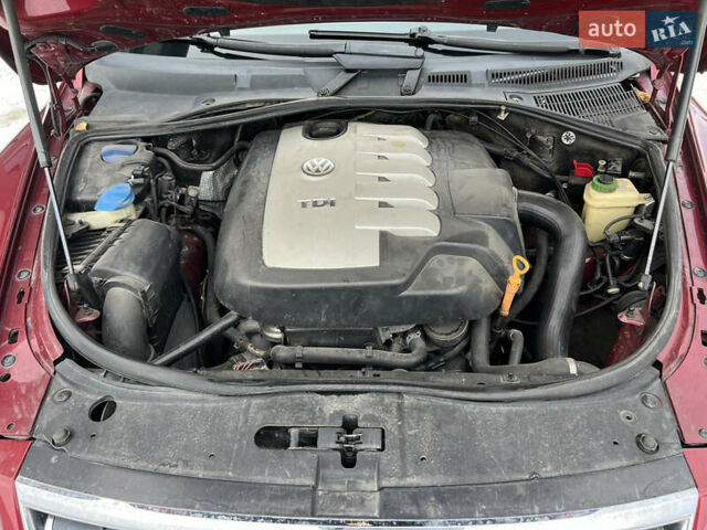 Красный Фольксваген Туарег, объемом двигателя 2.5 л и пробегом 252 тыс. км за 3600 $, фото 19 на Automoto.ua