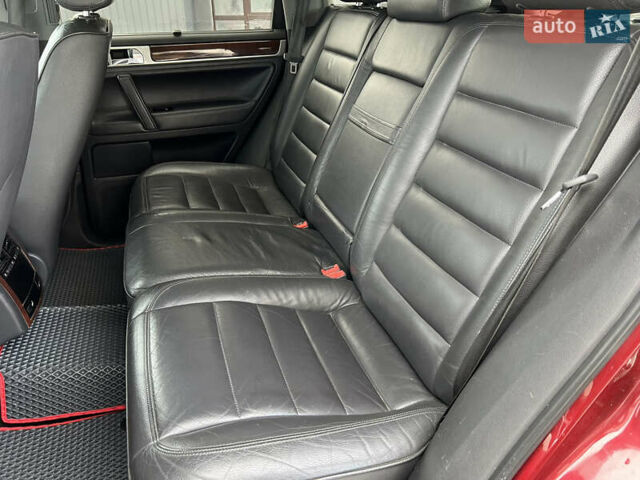 Красный Фольксваген Туарег, объемом двигателя 2.5 л и пробегом 252 тыс. км за 3600 $, фото 16 на Automoto.ua