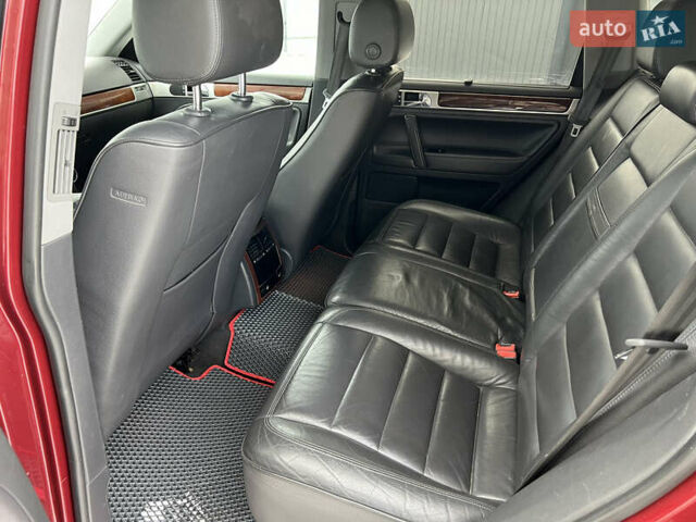 Красный Фольксваген Туарег, объемом двигателя 2.5 л и пробегом 252 тыс. км за 3600 $, фото 15 на Automoto.ua