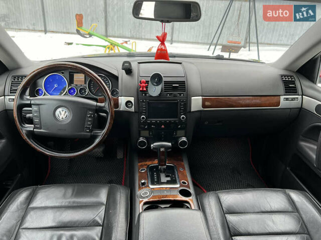 Красный Фольксваген Туарег, объемом двигателя 2.5 л и пробегом 252 тыс. км за 3600 $, фото 10 на Automoto.ua