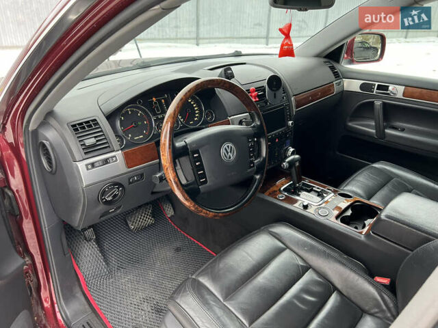 Красный Фольксваген Туарег, объемом двигателя 2.5 л и пробегом 252 тыс. км за 3600 $, фото 9 на Automoto.ua