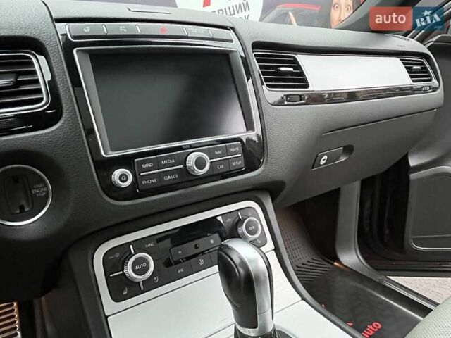 Красный Фольксваген Туарег, объемом двигателя 3.6 л и пробегом 189 тыс. км за 22649 $, фото 34 на Automoto.ua