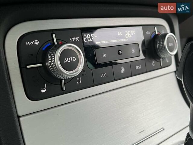 Красный Фольксваген Туарег, объемом двигателя 3.6 л и пробегом 189 тыс. км за 22649 $, фото 37 на Automoto.ua