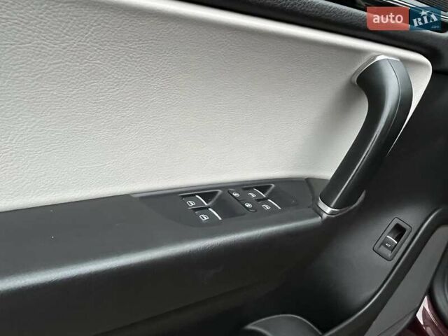 Красный Фольксваген Туарег, объемом двигателя 3.6 л и пробегом 189 тыс. км за 22649 $, фото 26 на Automoto.ua