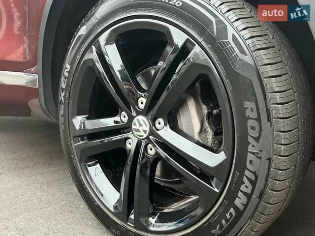 Красный Фольксваген Туарег, объемом двигателя 3.6 л и пробегом 189 тыс. км за 22649 $, фото 48 на Automoto.ua