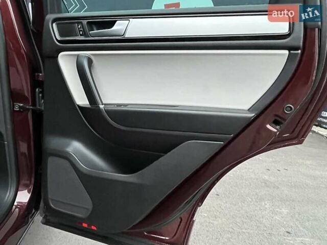 Красный Фольксваген Туарег, объемом двигателя 3.6 л и пробегом 189 тыс. км за 22649 $, фото 21 на Automoto.ua