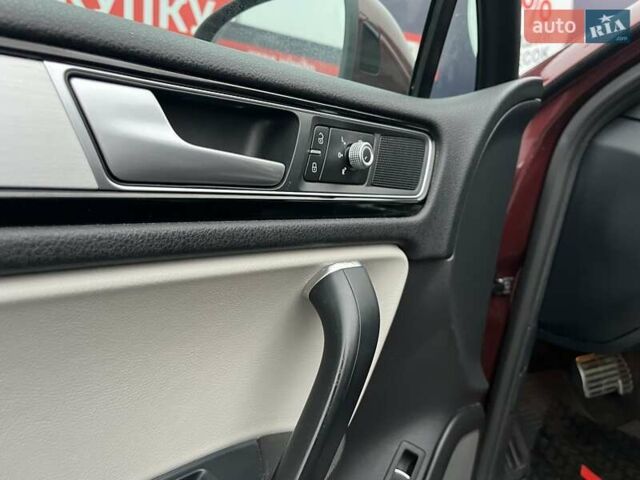 Красный Фольксваген Туарег, объемом двигателя 3.6 л и пробегом 189 тыс. км за 22649 $, фото 24 на Automoto.ua