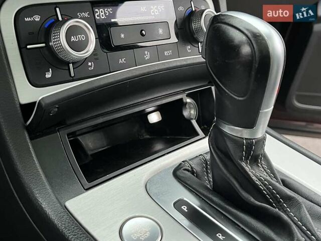 Красный Фольксваген Туарег, объемом двигателя 3.6 л и пробегом 189 тыс. км за 22649 $, фото 38 на Automoto.ua